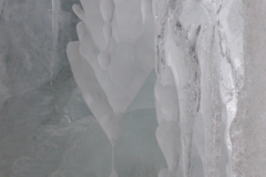 In einer Höhle schöne Eisformen