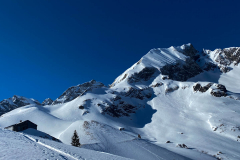 ...und von da nach SW an der Alm vorbei  mit möglichst wenig Höhenverlust Richtung Liechelkopf