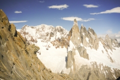 Nach drei Längen im Eis und 4 Längen im Fels wechselt die Route in die Westseite und man hat einen tollen Blick auf die Torregruppe