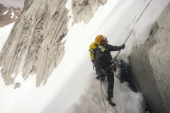 Mittags wird der Schnee schon bedenklich nass. Wir lösen immer wieder kleinere Rutsche aus