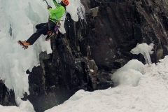 Der Einstiegsboulder in "Topp" (WI5), Krokan