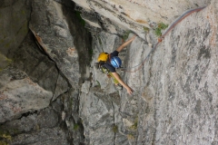 Ein Quergang, aber steil. Verena in "Corrugation Corner"