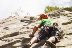 Es ist heiss im Valley. Klettern ist nur vormittags möglich. Wir gehen zu Pat and Jacks Pinnacle und haben eine Menge Spass an den "knobs" die an dieser Wand alle Meter rausschauen. Hier: Makalaya's Climb
