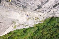 the route is some of the best I ever climbed. Sustained at VI-/VI and in total two bolted stations on five pitches. The rest is finest trad