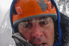 Schnee und Eis fliegen von unten nach oben. Langsam hat der Spass ein Loch
