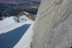 Die Umgehung nimmt kein Ende. Klettern im Eis, sichern im Fels. Der längste Quergang meines Lebens:)