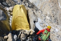 Die Tschechen aus diesem Zelt probieren grad eine Erstbegehung. Wie die beladen waren...krass