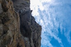 Die zweite Länge (6b, 45m) geht über eine herrliche Plattenzone