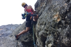 Ropegun Geli in der 5. Seillänge. Leider wars nass und schmierig. Sie hat mir trotzdem souverän den Strick eingehangen. Ich kann mir vorstellen das es besser ist drei oder vier Tage nach Regenfällen abzuwarten, nicht nur 2 wie in diversen Beschreibungen