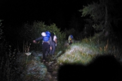 Wir starten so gegen 5:20 von der Sasc Furä. Die Cassin noch fest im Auge doch kurz nach der Hütte, als der erste Rundumblick möglich wird stimmen mich die Wolken pessimistisch