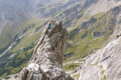Oben auf dem Gratzacken wechseln wir nochmal die Führung. Die "6m abklettern" sind unproblematisch