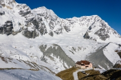 Die Schaubachhütte. Gutes Essen, aber unfreundliche Leute. Schade... Alles vor 7:30 (und dann verpennt die Belegschaft bis 8) muss man per Thermofrühstück regeln. Erster und letzter Besuch