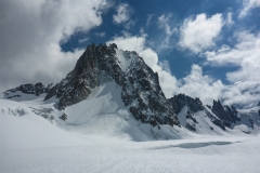 Tour Ronde Nordwand wurde förmlich berannt, mindestens 4 Seilschaften pro Tag. der blanke Eisschlauch in der Mitte sollte also gut eingepickelt sein