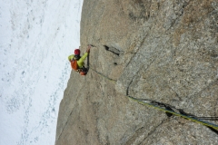 Irgendwie gleisen wir nicht recht auf und machen einen Mix aus Harold et Maud, Contamine und einer Bohrhakenline links (?) davon