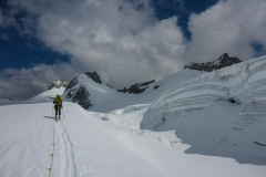 Ski sind momentan noch gut zu gebrauchen, obwohl schon einige Leute zu Fuss unterwegs sind