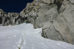 Tag 3: Bernezat Pfeiler an der Tour Ronde. Der Originaleinstieg ist wegen des Bergschrunds nicht gangbar, wir sind dann 40m weiter links etwas heikel eingestiegen