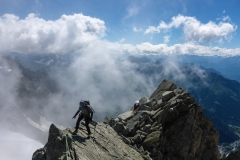 Wir gehen also vom Col d`Entrèves den gesamten Südostgrat. Nach übelst brüchigem Auftakt ist allerfeinste Kletterei geboten