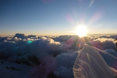 Meine Wette zum Sonnenaufgang oben zu sein geht sich auf die Minute aus. Juchei!