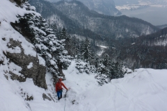Schneepassagen sind gut zu gehen, es liegt eine treppenartige Spur