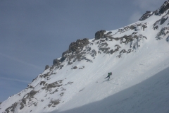Kurz unterm Rintljoch wirds schon ordentlich steil. Wir haben hier Skidepot gemacht und sind zu Fuss weiter. Ski besser mitnehmen