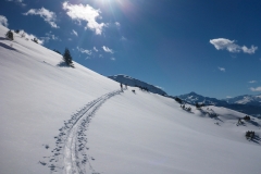 2 mal mit dem Lift rauf, dann noch ca. 10 Minuten und man ist raus aus dem Skigebiet