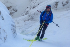 Ski anlassen ist quatsch. Man seilt halt doch über ca. 3 Meter Blankeis...Ich häng kopfüber am Fels; hat aber ja niemand gesehen:)