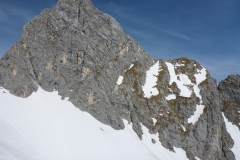 Gimpel Normalweg hat noch ein grosses Schneefeld drin. Wahrscheinlich ist man um Steigeisen und nen Pickel ganz froh im Abstieg. Spuren waren scheinbar keine drin