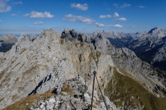 Die letzten 300 Meter auf dem Mittenwalder Höhhenweg. Hier beginnt dann auch der Trubel