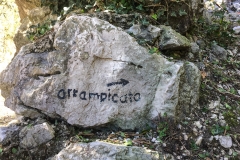 Tags darauf dann schon deutlich besser: La Piccola Piramide and der Coste dell'Anglone. Den Einstieg zu finden ist hier kein Problem