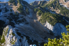 und nach gut einer Stunde ist auch schono alles erledigt. Damit es bei der halbtagestour bleibt seilen wir ab, 4X25m, alles eingerichtet