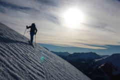 Die Verhältnisse waren oberb 1900m sehr eisig. Der Regen muss echt sofort gefroren sein. Harscheisen könnten sinnvoll sein