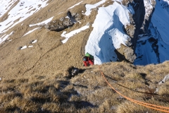 Die Kletterstelle am Felsriegel ist am allerobersten Zipfel, im Zustiegssinn links. Sieht nicht nach 3er aus, ist es aber (1H)