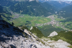 Wie sind nordseitig runter, ziemlich viel Schotter aber dann ein guter Weg