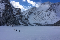 Am nächsten Morgen über den Pragser Wildsee zu den Wildseefällen