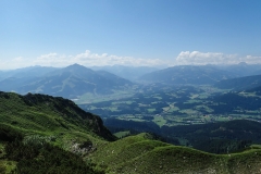Auf dem Weg zum Wilder-Kaiser-Steig. Ausblick ins Tal.