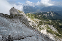 Obenraus wird die Kletterei deutlich entspannter. Wir hatten kein Topo deswegen haben wir uns schnell zwischen KG- und Dachlweg verloren. Macht aber nix, die Routen sind so nah beeinander das es eh kaum einen Unterschied macht