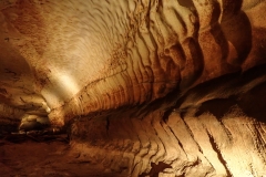 Die Grotte Saint des Marcel. Hier suchte sich ein unterirdischer Fluss seinen Weg.