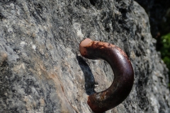 Zweifelhafte Absicherung am Cirque des Gens