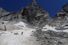 Torrone Orientale. Einschnitt im Osten (rechts): Passo Cameraccio.