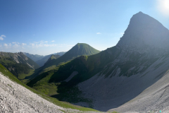 Blick übers Steinkar links im Bild die Namloser Wetterspitz