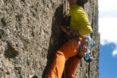 Avanti Morocha (6c) im Sektor La Place Verde. Schon nach der dritten Route brennen uns die Finger. Das Vulkangestein ist irre scharf und nadelspitz. Kein Wunder: das Gebiet wurde erst 2013 eingerichtet