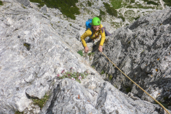 Ende der dritten Seillänge. Trotz den vielen Begehungen macht das klettern immer noch Spass...auf wenn "griffig" etwas anderes ist