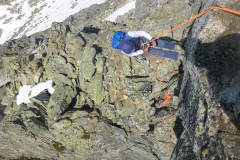 zum Schluss eine offensichtliche Abseilpiste (1x10, 3x20m), dann auf Pfaspuren zurück zur Hütte