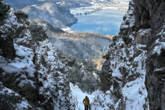 Die letzte eigentliche Eislänge muss man derzeit rechts umrampfen (eigentlich OK möglich), danach kommt dann die Stapferei. Der Schnee ist Bockhart und mega zu gehen
