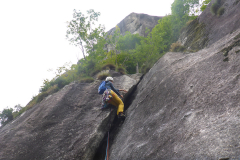 ...bis man rauskommt und eigentlich recht entspannt weiter kommt. 4er und 3er Cams empfehlenswert