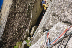 In der zweiten Länge ist die Crux der Übergang vom Kamin in die Platte...der Griff der kommt ist gut!