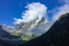 Start in Lüsens, es geht ertmal den Weg zum Weatfalenhaus entlang