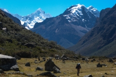 Zu Fuss dann weiter ins Basislager auf ca. 4200m. Die Beschreibung in Brad Johnsons Buch ist ziemlich genau