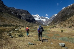 Rechts weg ins Quebrada Cayesh