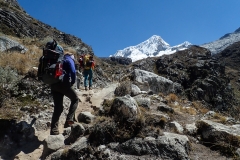 Nevado Pisco (5752 m) im Hintergrund - Aufstieg zum Refugio Peru (=Pisco, 4680 m)